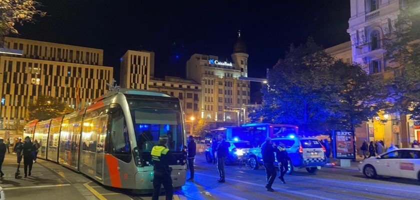 Accidente en Zaragoza: tranvía y ciclista causan herida leve a peatona en la plaza de España