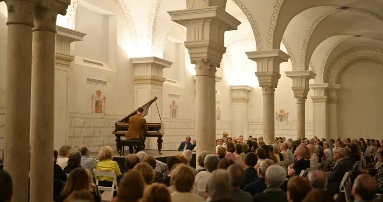 La magia del piano de época: una experiencia musical única con líricas de Liszt