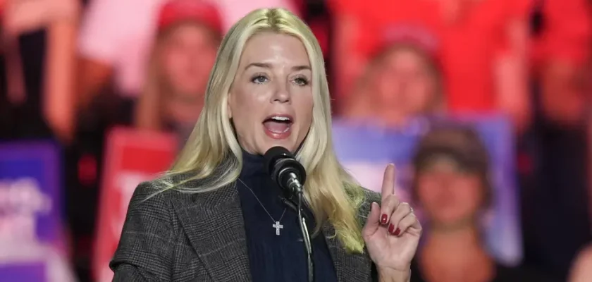 El papel de Pam Bondi en el nuevo gabinete de Trump tras la caída de Gaetz