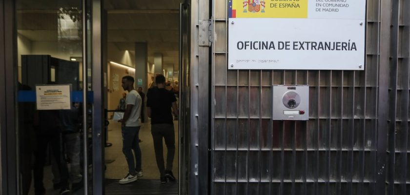 Nuevo reglamento de extranjería en España: una mirada profunda a su impacto social y económico