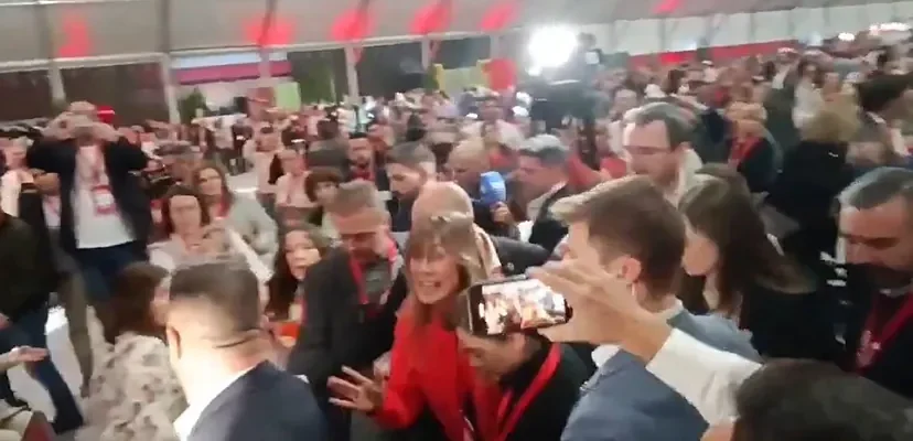 Begoña Gómez en el 41 Congreso del PSOE: entre abrazos, críticas y un futuro incierto