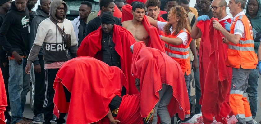 Más de 1.500 migrantes llegan a Canarias en un fin de semana trágico: historias de supervivencia y humanidad en el Mediterráneo