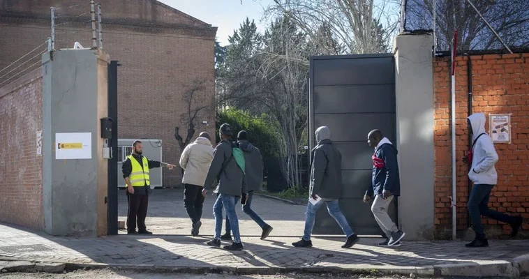 La crisis migratoria en España: un análisis de las recientes decisiones gubernamentales