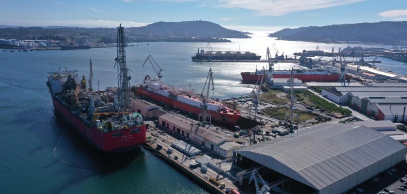 Impactante accidente en Ferrol: grúa de Navantia desplomada tras choque con el buque 'Brave Tern'