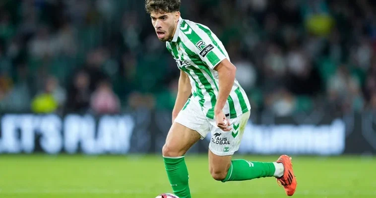 La situación actual de los futbolistas del Betis: clave en selecciones nacionales y desafíos en la liga