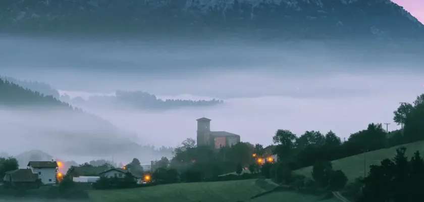 Escapadas mágicas en el puente de diciembre: descubre Aramaio, la pequeña Suiza del País Vasco