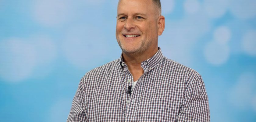 Dave Coulier y el diagnóstico que cambió su vida: un viaje a través del cáncer y la resiliencia