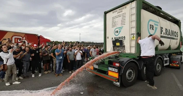 El derrame de vino en Francia: protestas agrícolas y repercusiones en Castilla-La Mancha