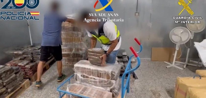 Agentes policiales desmantelan organización criminal en puerto de Málaga: un golpe al tráfico de cocaína