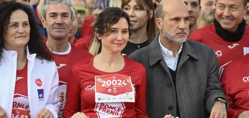 Isabel Díaz Ayuso brilla en la carrera solidaria: un cambio de look y de actitud