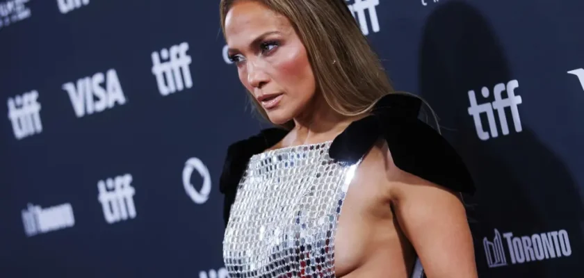 Jennifer Lopez brilla en Londres con su indiscutible estilo: detalles de su outfit y su nueva película