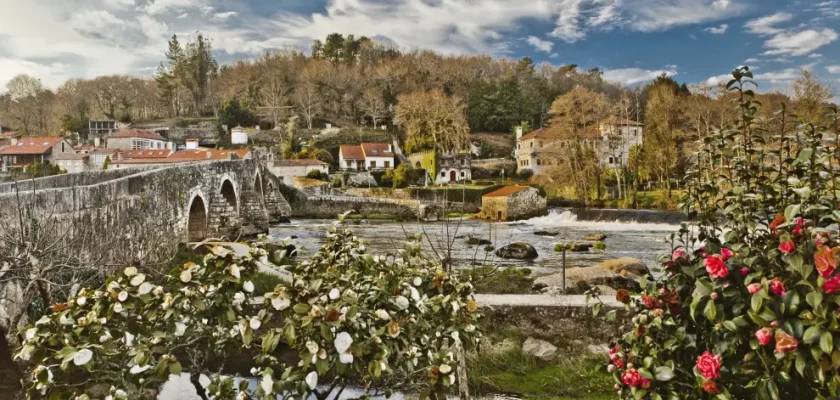 Descubre Ponte Maceira: la joya escondida de Galicia que todos deberían visitar