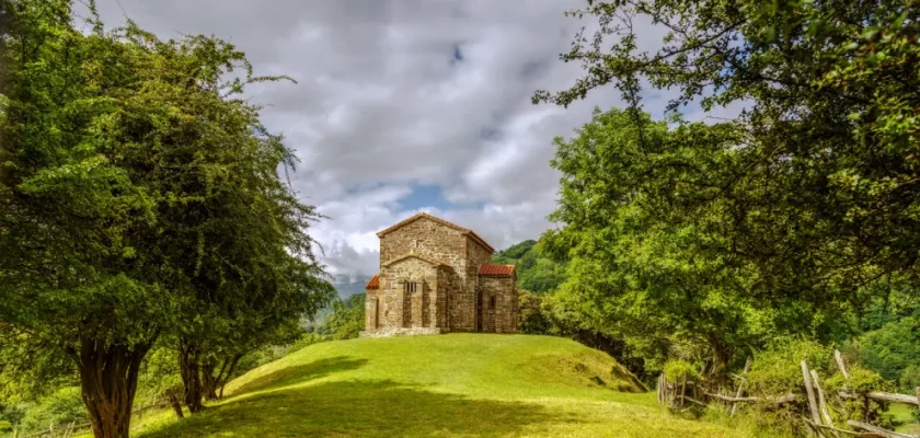 La joya del prerrománico asturiano: descubre la iglesia de Santa Cristina de Lena