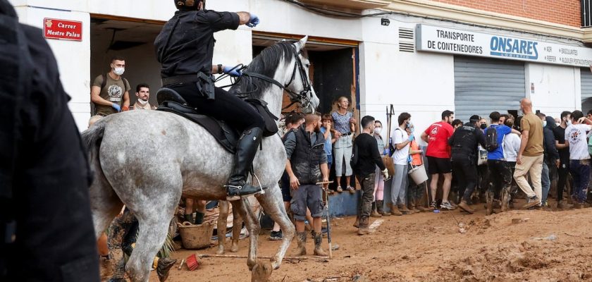 La ola de solidaridad tras la riada de Valencia: el poder de la protesta ciudadana y la acción colectiva