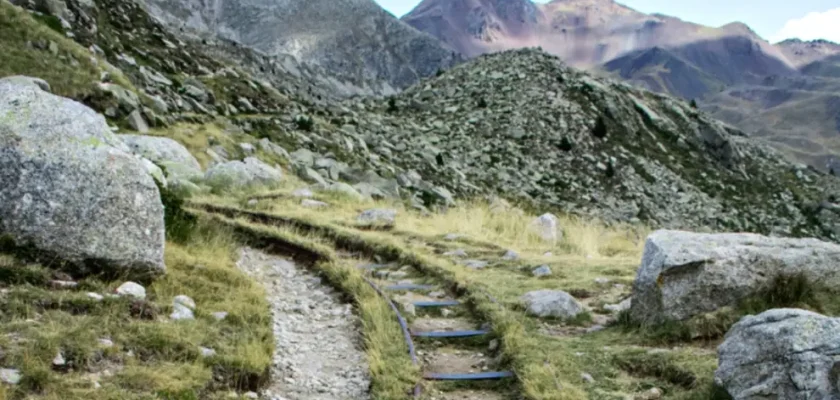 Descubre la Ruta Carrilet - Estany Gento: Un paseo familiar por los Pirineos