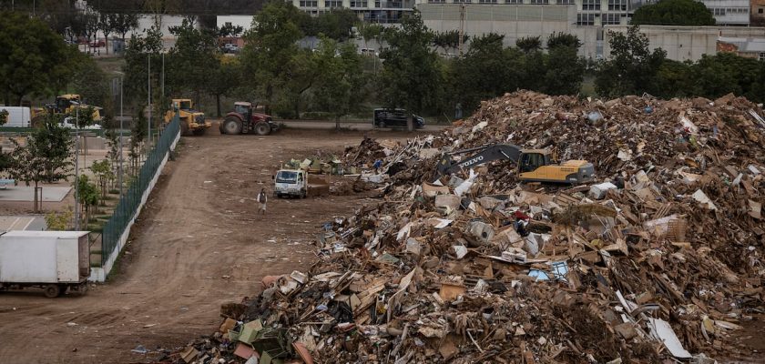 La realidad cruda de la dana en Valencia: una mirada compasiva a la devastación y la resistencia comunitaria