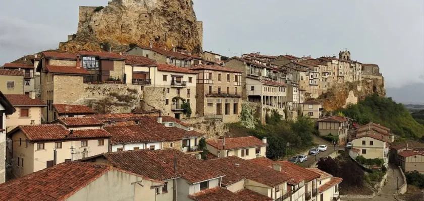 Descubre frías: el encantador pueblo medieval de burgos que no puedes perderte este noviembre