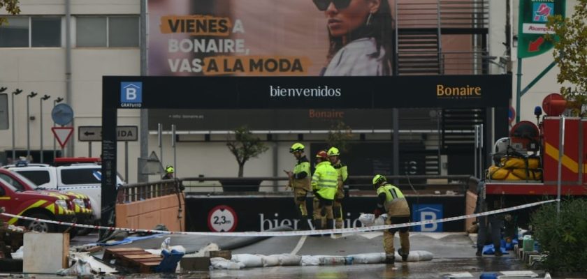 Claridad y caos: la inundación del centro comercial Bonaire y el papel de los bomberos