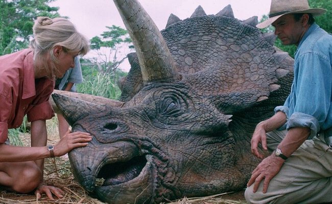 El legado de steven spielberg: de tiburón a jurassic park y la naturaleza desenfrenada