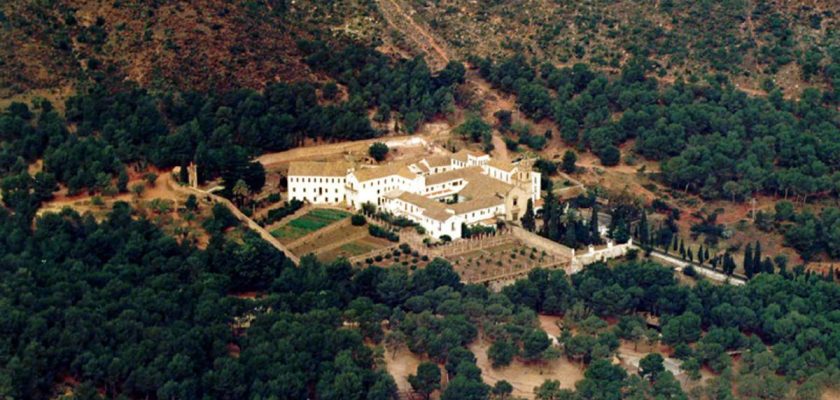 Horror en Gilet: un ataque a un monasterio franciscano conmueve a la comunidad