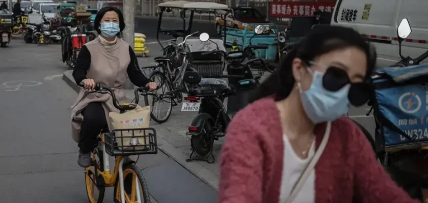 Las ciudades chinas de zhengzhou y kaifeng enfrentan locura ciclista: un fenómeno viral que retó el tráfico