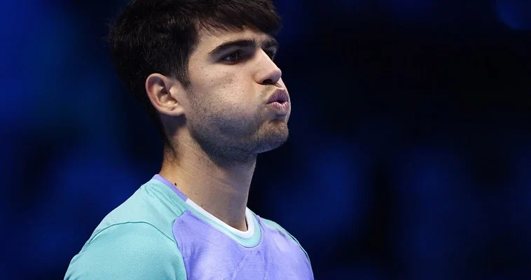 El camino espinado de carlos alcaraz en las ATP finals: ¿puede el número uno recuperarse?