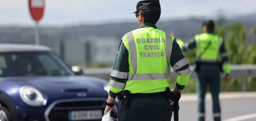 Aumento alarmante de multas por distracciones al volante: la DGT alerta sobre el uso del móvil