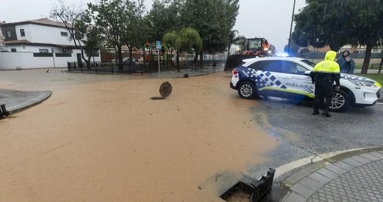 Emergencias en Andalucía: cómo los desalojos y las lluvias intensas golpean a Málaga