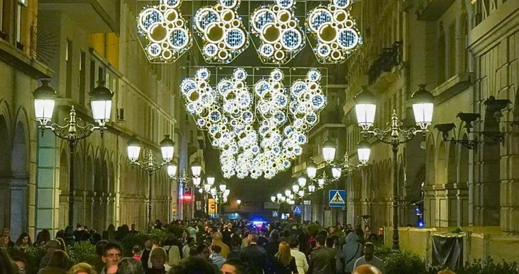 Granada ilumina la navidad: el encendido de luces que cautiva a millones