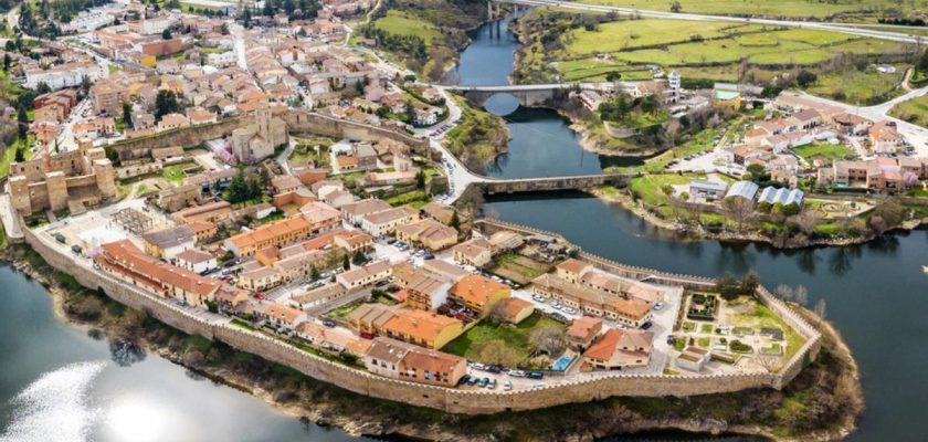 Buitrago del Lozoya: un encantador refugio navideño y patrimonio histórico en las sierras