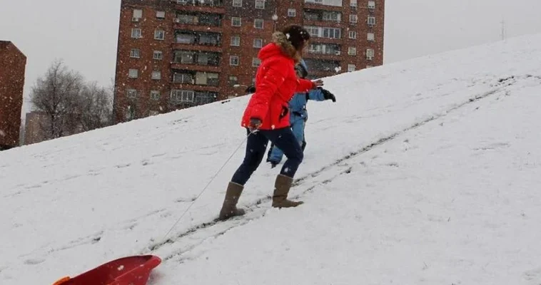 El frío invernal golpea España: lluvias, nieve y el comienzo de la temporada festiva