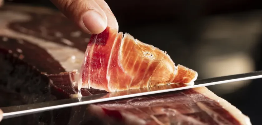 El arte del jamón ibérico: descubre la gastronomía española y cómo disfrutarla al máximo