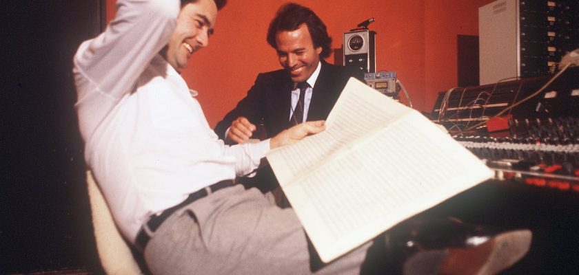 La inteligencia artificial y los derechos de autor: el nuevo dilema musical de julio iglesias