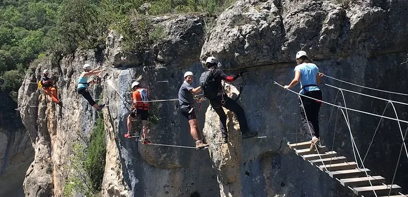 La fascinante aventura de las vías ferratas: adrenalina y paisajes de ensueño en el Ventano del Diablo