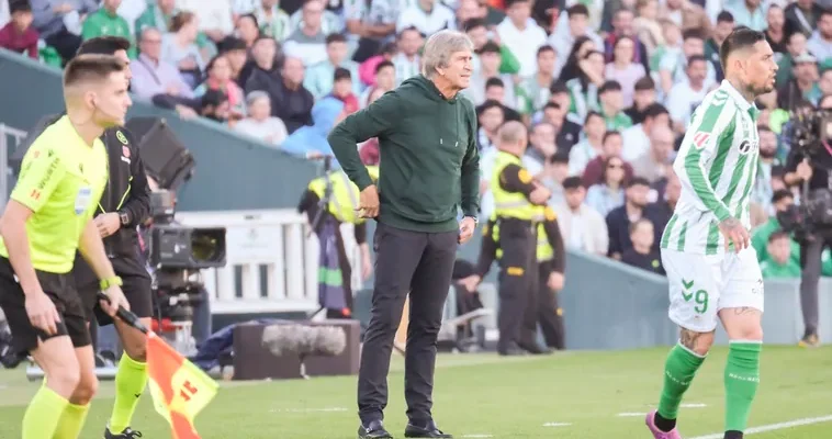 La lucha del entrenador Pellegrini: análisis del partido contra el Barcelona y sus lecciones