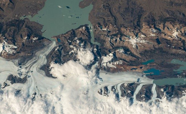 La batalla de los glaciares: cambio climático y disputas fronterizas en el siglo XXI