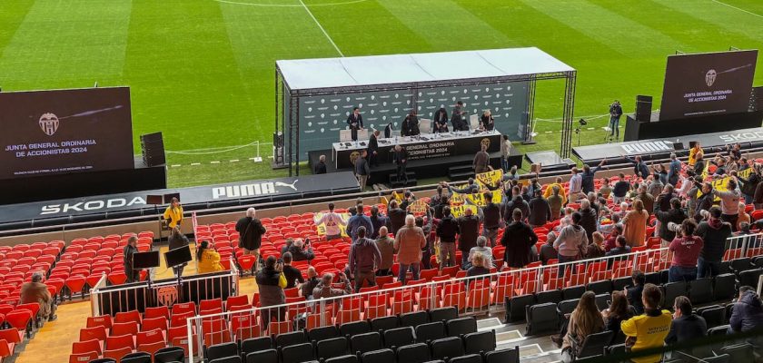 Crisis en el Valencia CF: la Junta de Accionistas se convierte en un caos absoluto