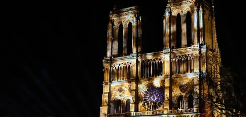 La reapertura de Notre Dame: un evento planeado para brillar bajo la lluvia