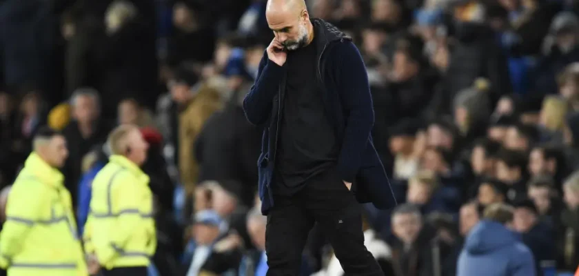 Pep Guardiola reafirma su compromiso con el Manchester City tras la derrota frente al Manchester United