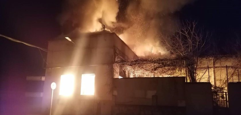 Incendio devora el antiguo cuartel militar de Guadalajara: lo que sabemos hasta ahora