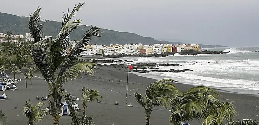 Canarias bajo alerta: fuertes rachas de viento y su impacto en la comunidad escolar