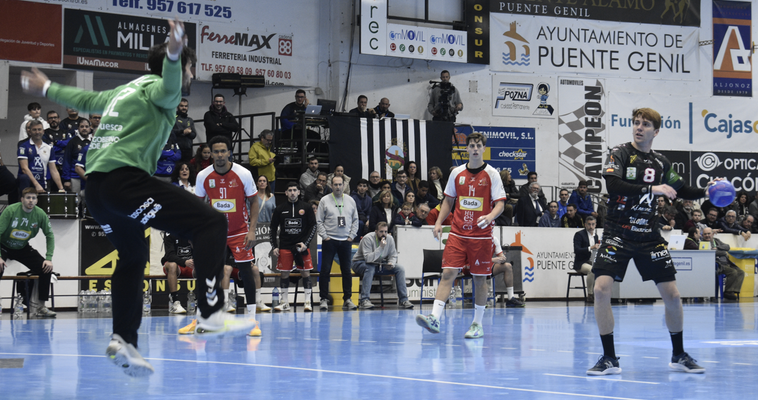 El emocionante encuentro de balonmano: Ángel Ximénez sorprende con una victoria crucial ante Bada Huesca