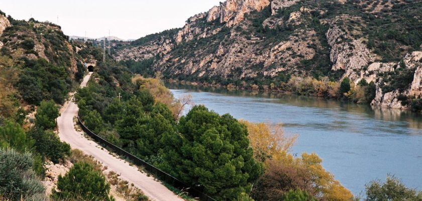 Disfruta de la naturaleza en España: descubre las maravillas de la Vía Verde de la Val de Zafán