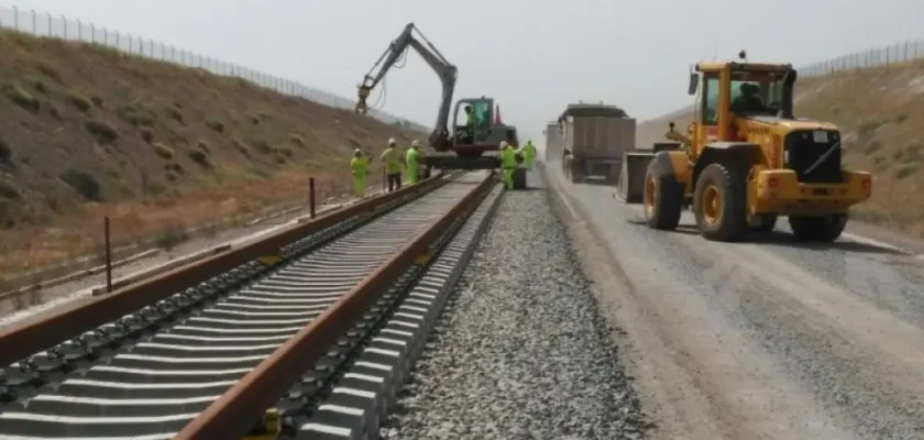 Informe revela un alarmante retraso en la ejecución de obras de transporte en España