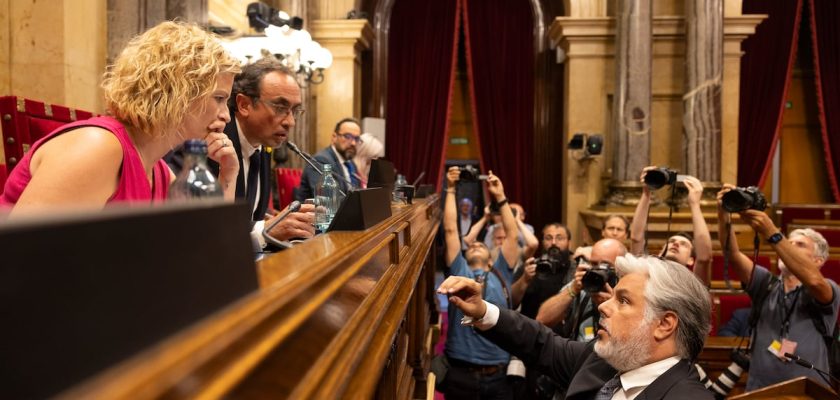 La enigmática política catalana: lo que significa la congelación de la ILP en el Parlament