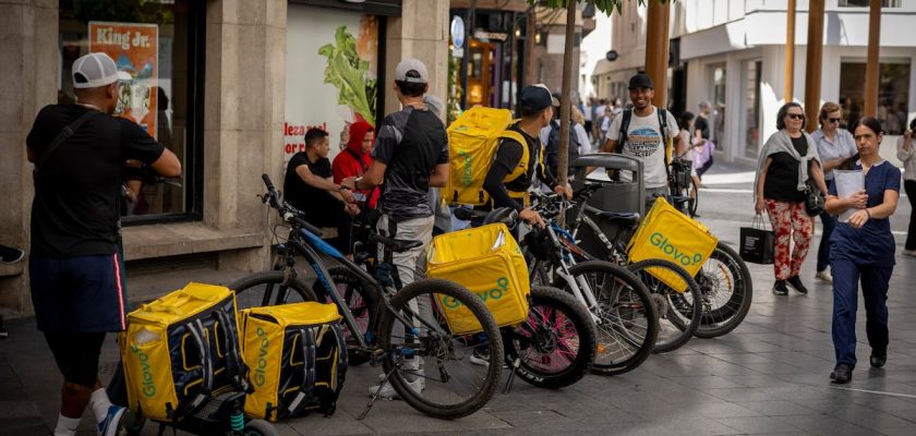 La evolución de Glovo: del modelo de falsos autónomos a nuevas regulaciones laborales en España