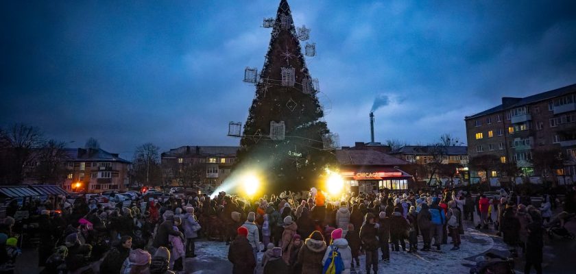 La encantadora miniciudad de galletas de jengibre: un símbolo navideño de esperanza en Ucrania