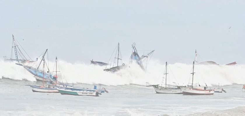 Olas gigantes arrasan el litoral peruano: un nuevo desastre para pescadores y turismo