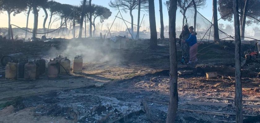 Incendios devastadores en asentamientos de migrantes: el caso de Lucena del Puerto y su lucha por la dignidad