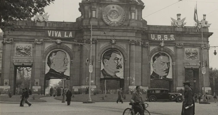 La intrigante historia del espionaje soviético y su intento de asesinar a Franco en la Guerra Civil Española